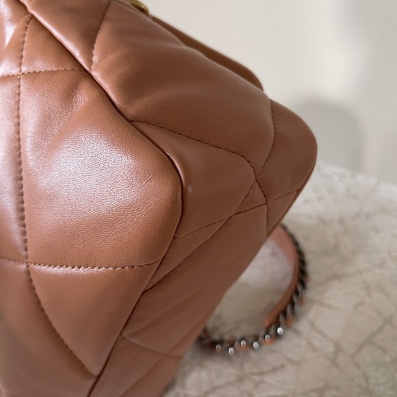 Chanel 19 small 21K caramel in brand new condition. It’s a full set - Picture 6 of 16